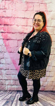 Stylische Jeansjacke mit Cuts und Perlen - CurvyRausch - Plus Size Damenmode