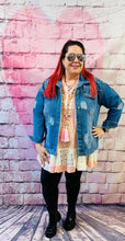 Stylische Jeansjacke mit Cuts und Perlen - CurvyRausch - Plus Size Damenmode