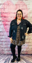 Stylische Jeansjacke mit Cuts und Perlen - CurvyRausch - Plus Size Damenmode