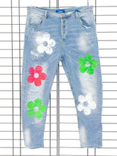 Trendige 'Sexy Woman' Jeans mit Blumenprint - CurvyRausch - Plus Size Damenmode