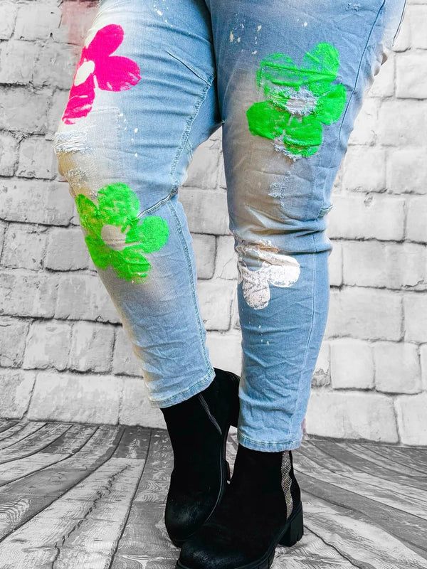 Trendige 'Sexy Woman' Jeans mit Blumenprint - CurvyRausch - Plus Size Damenmode